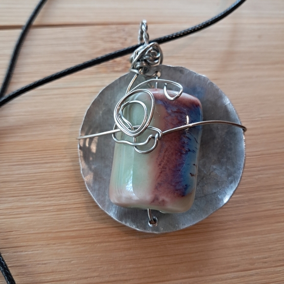 Elegant Multicolor Pendant Necklace - Picture 1 of 7